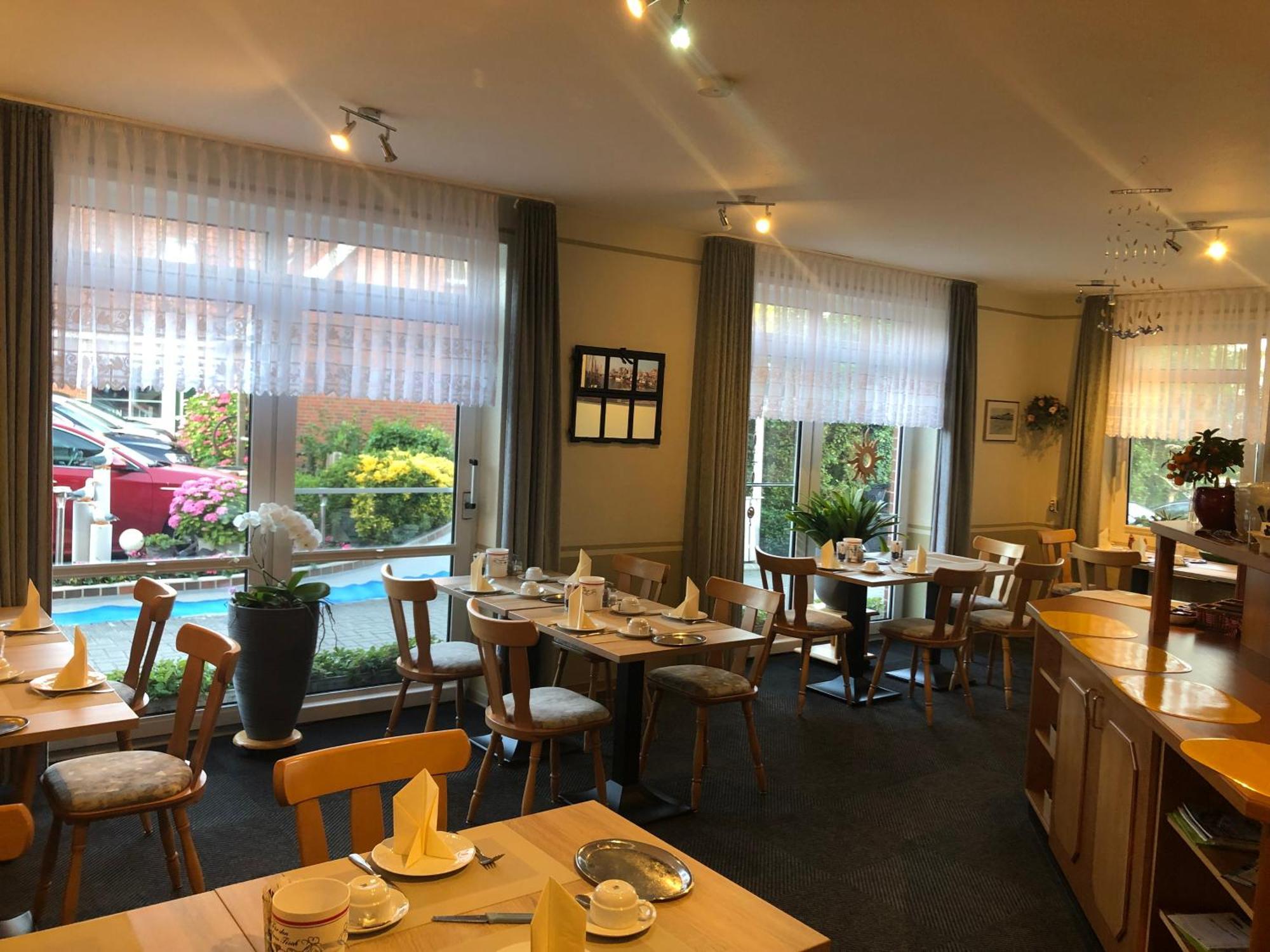 Garni Hotel-Pension Holum Neuharlingersiel Eksteriør billede